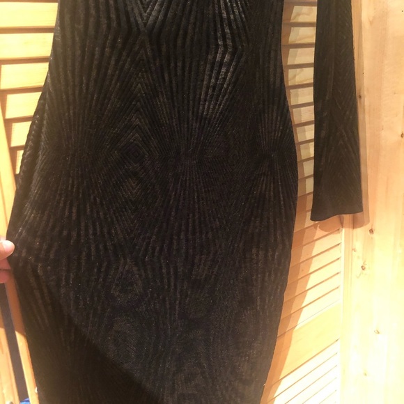 - Black velvet one sleeve dress - Picture 3 of 3
